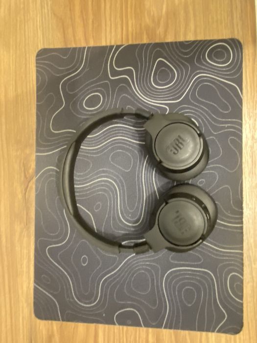 Продам наушники JBL