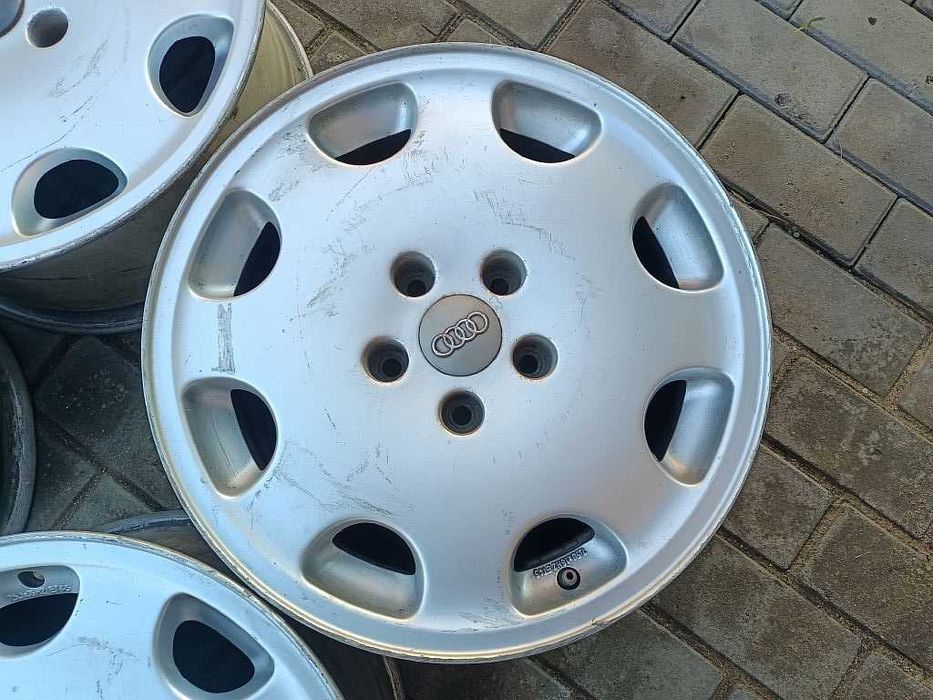 Продам оригинальные легкосплавные диски "Ronal" на Audi 100.