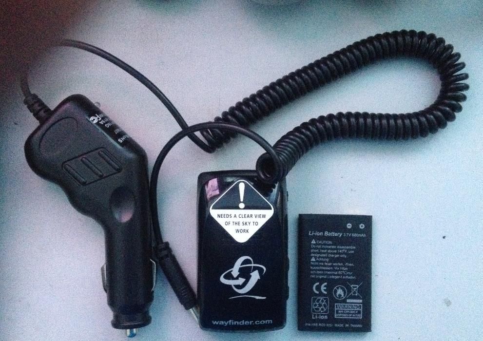 Vand receptor GPS extern Bluetooth cu acumulator si incarcator auto