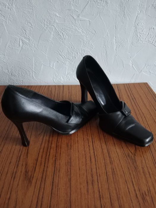 Продам женские туфли