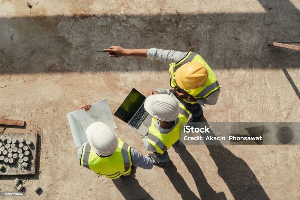 Прораб с комплексной бригадой