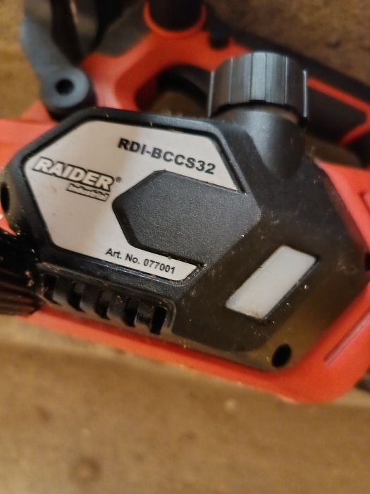 акумулаторна резачка с  батерия 20V raider RDI-BCCS32