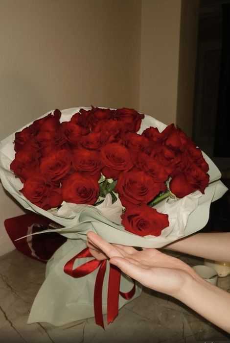 Свежий букет из 25 красных роз!!