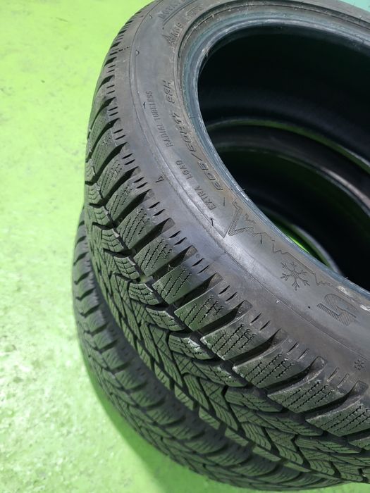 2 бр зимни 205/50/17 Dunlop