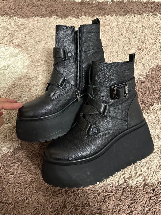 Женская обувь.