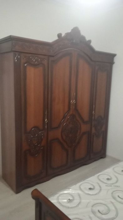 Spalniy garnitur sotiladi