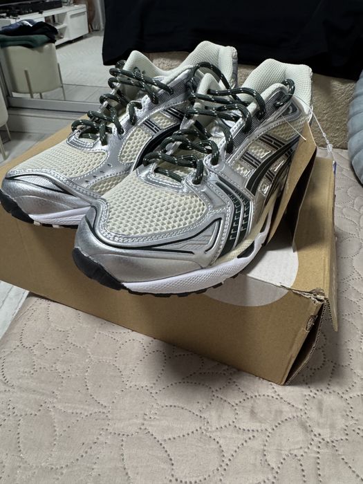 Vand asics gel Kayano 14 noi in cutie.
