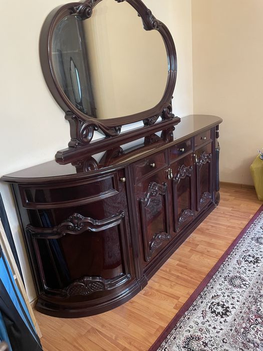 Продается сервант и трюмо