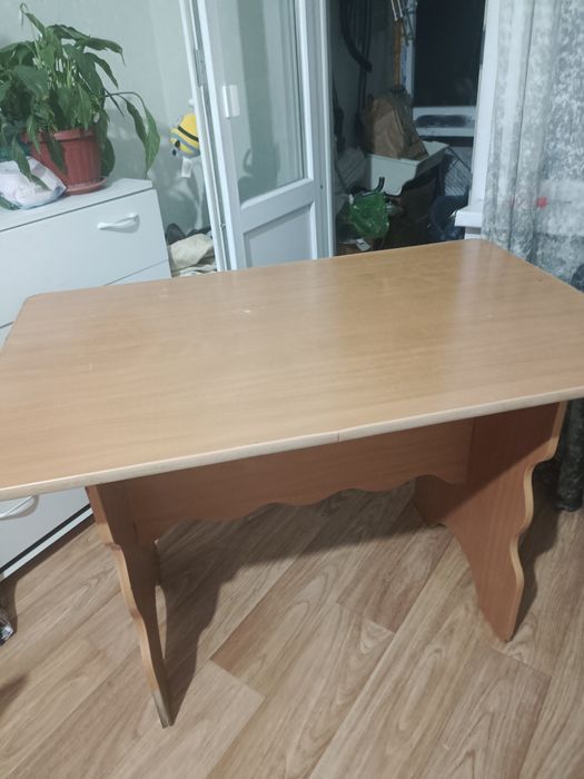 Продам Стол и Табуретки.
