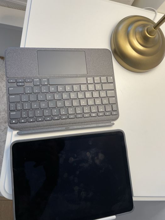 Ipad air 4, logitech combo touch + apple pencil 2