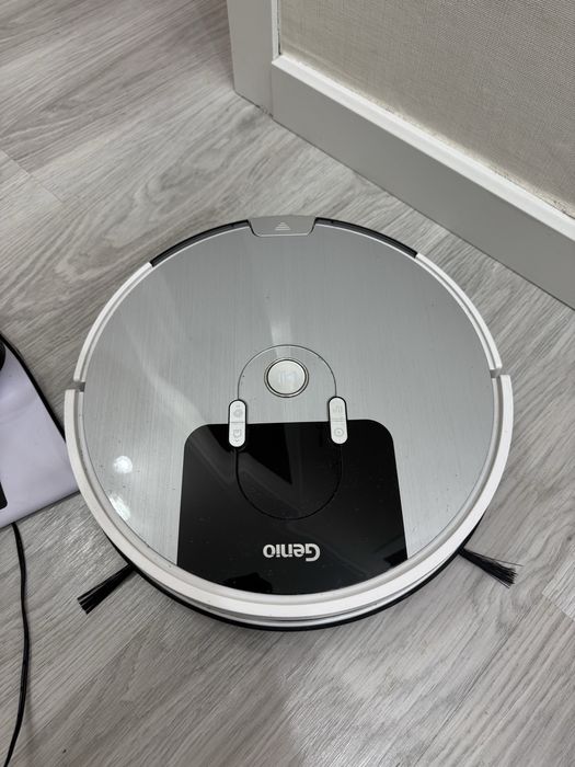 Продам Робот-пылесос Genio