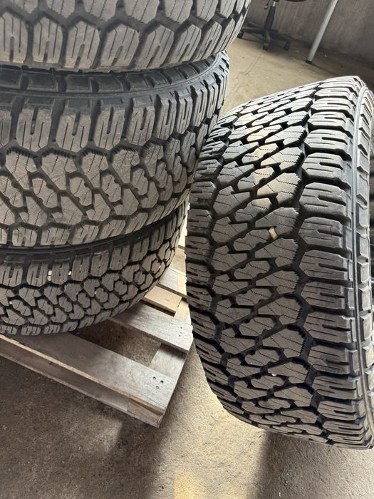 Продават се 285/55/20