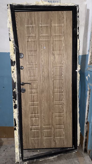 Продается входной дверь