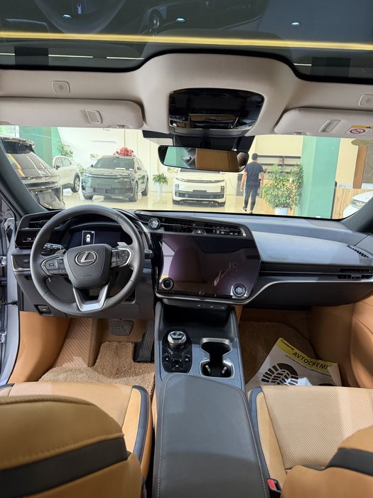 Lexus rz450e электр 520км