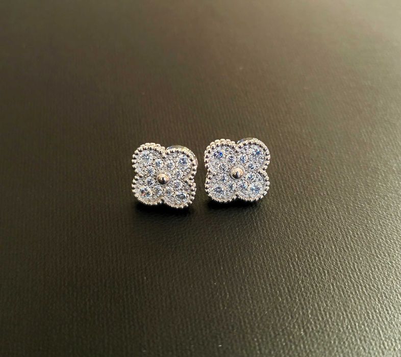 Сребърни обеци с циркониеви камъни Van Cleef & Arpels VCA