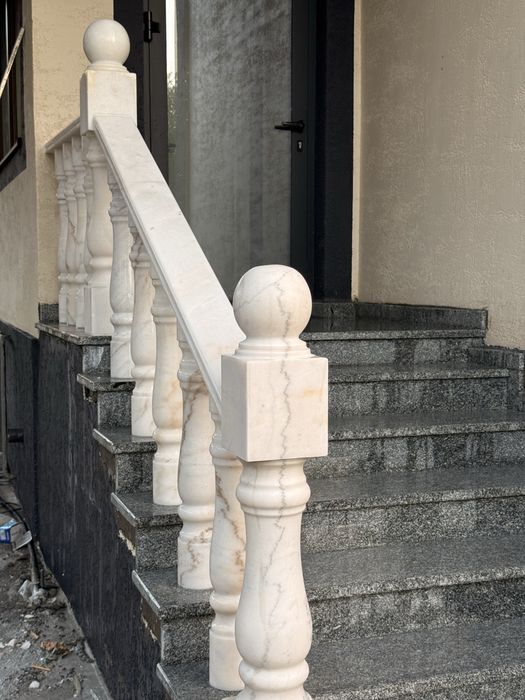 Лестница из гранита балясина перила