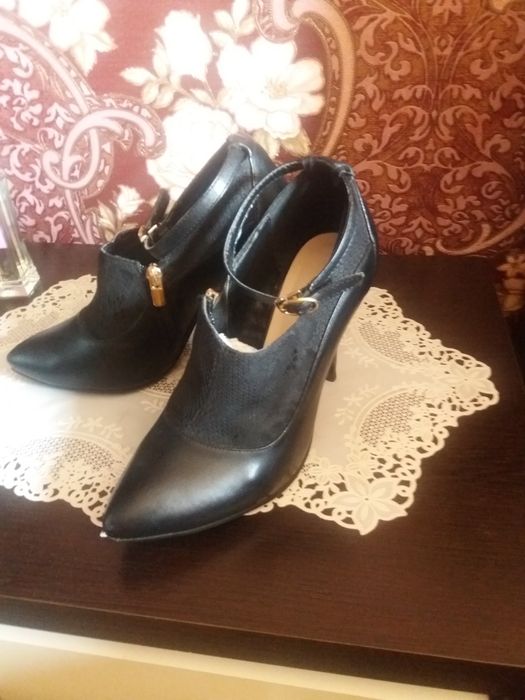 Туфли 37 разм фирменые и сапоги кожаные . Распродажа!