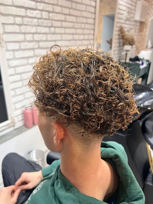 Permanent păr scurt