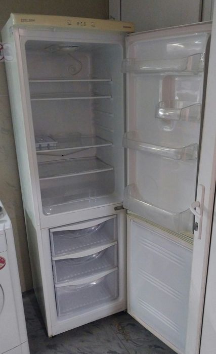 Холодильник Samsung