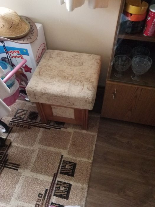 Диван две кресла и таборетка