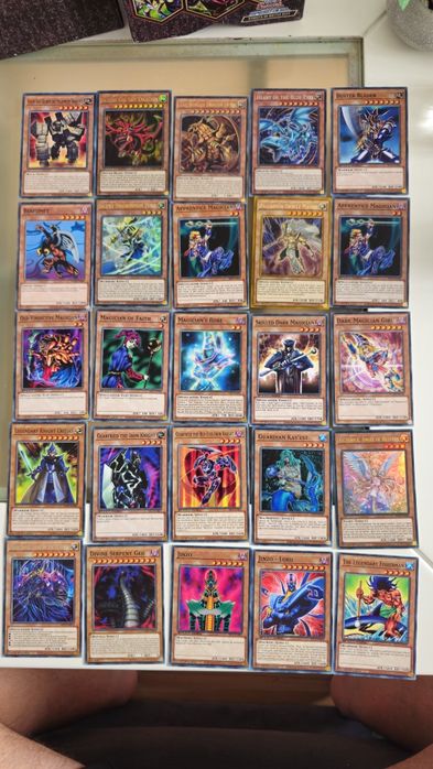Продавам оригинални Yugioh карти