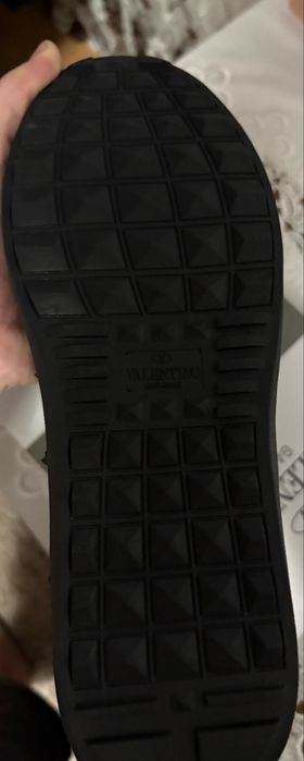 Vând adidași Valentino