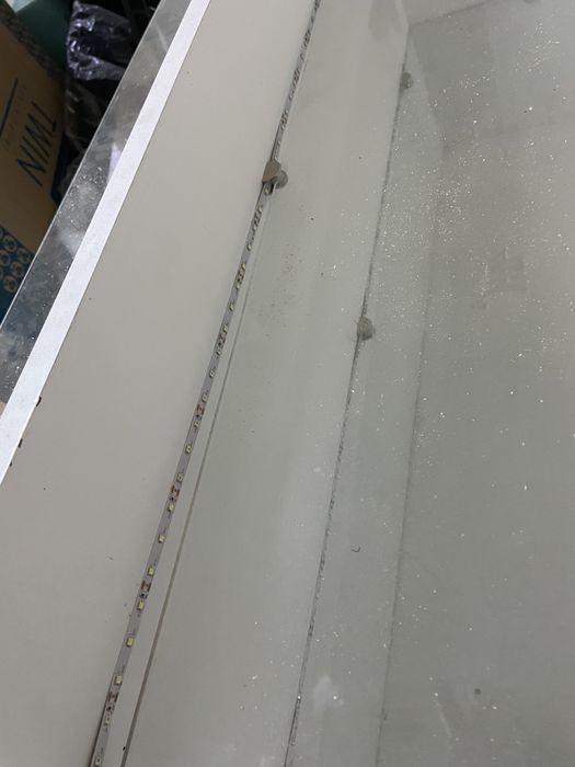 Продавам витрина етажерка