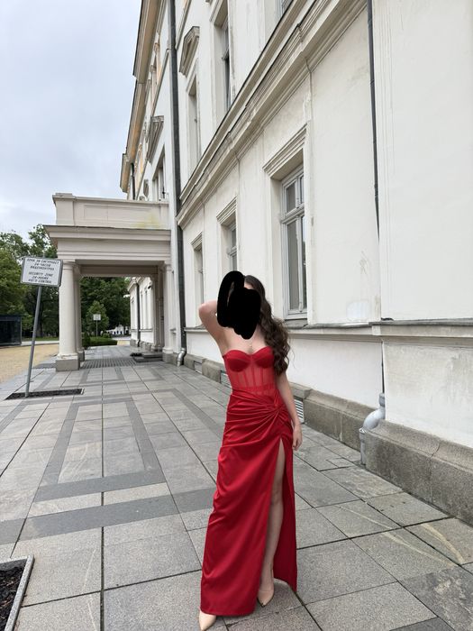 Продавам бална рокля размер S. ЦЕНАТА МОЖЕ ДА СЕ НАМАЛЯ ПО ДОГОВАРЯНЕ