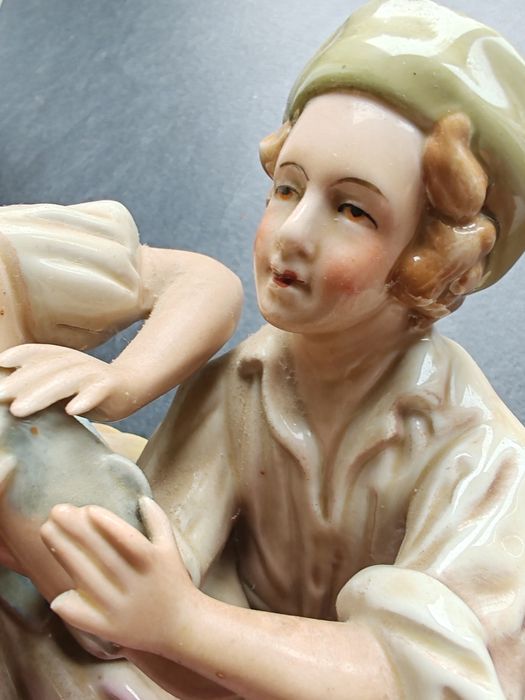 Bibelou antic german ,,Vânzătorul de peste"