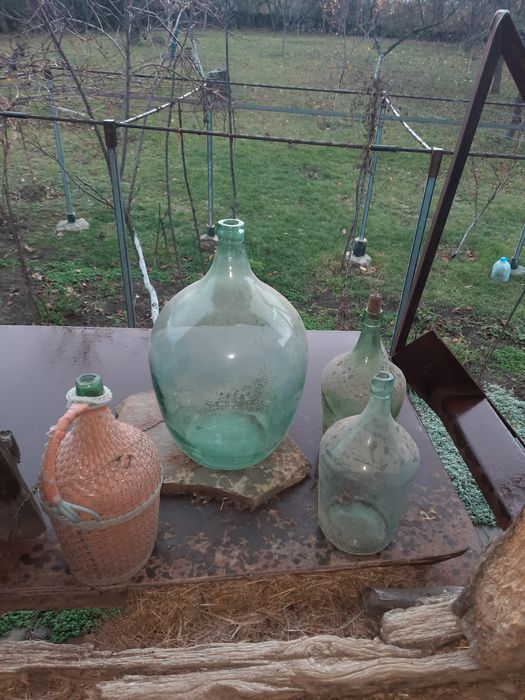 Стъклени съдове .