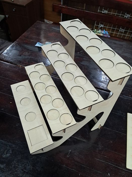 Колекционерски етажерка за фигурките на DISNEY.