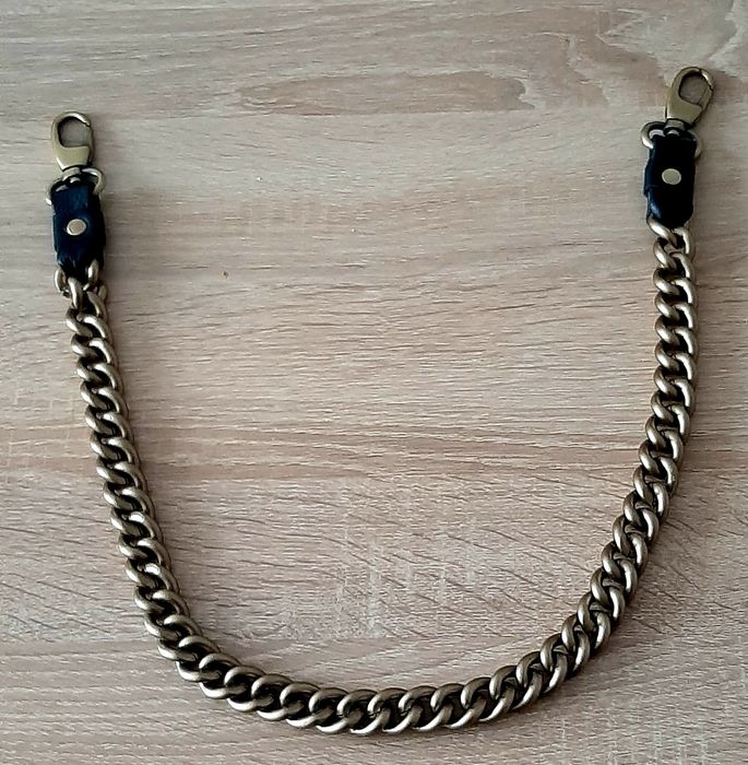 Красива брошка от миналотокръстчета , и нов,Луксозен ключодържател GUE