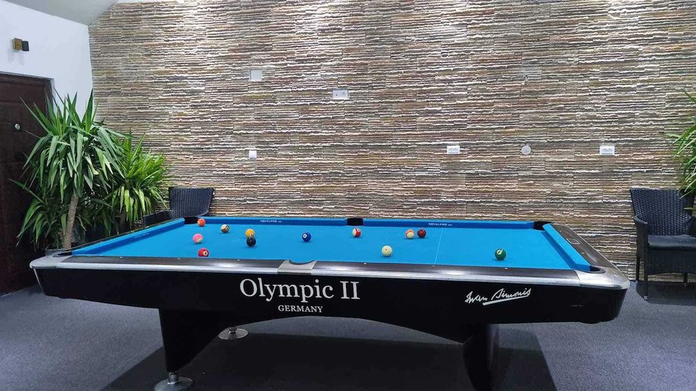 accesorii biliard - tacuri biliard, set bile, creta, postav biliard