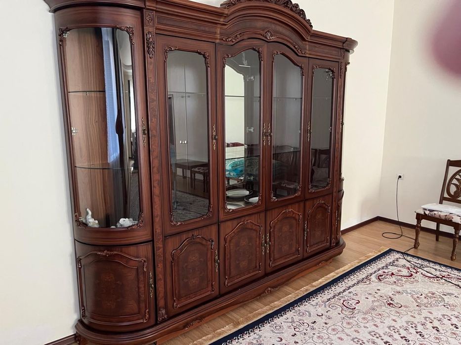 Шкаф, сервант.