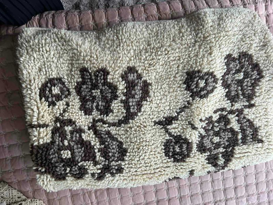 Ръчно тъкани одеяла, китеници и черга