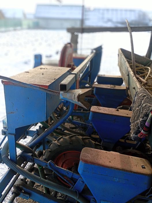 Vând semanatoare porumb 4 rânduri