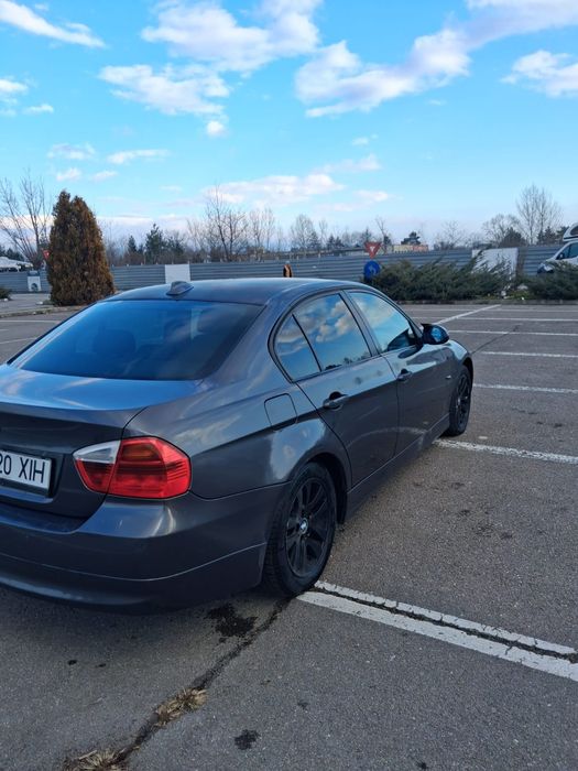 Vând bmw e90 2006 2.0 benzina mașina intrtinuta
