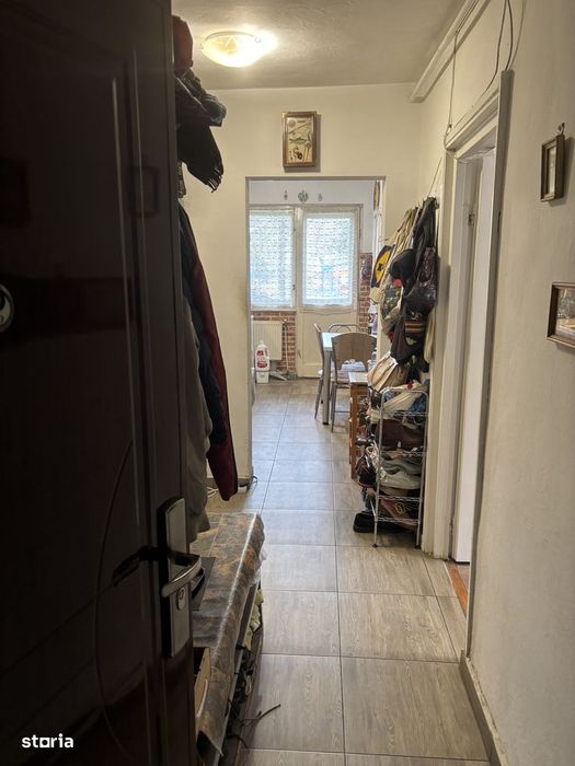 Apartament cu 3 camere, centrala pe gaz, etaj 1