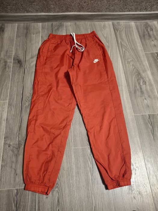 Nike шушлек екип червен