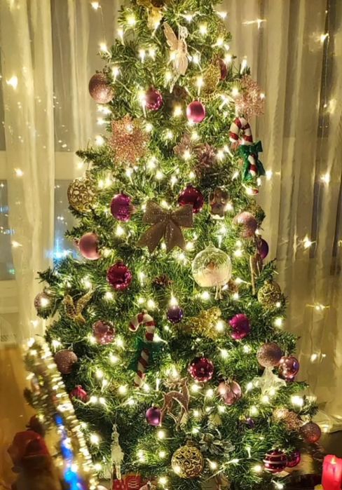 Елка 1.5 метра высотой с гирляндами(3шт)