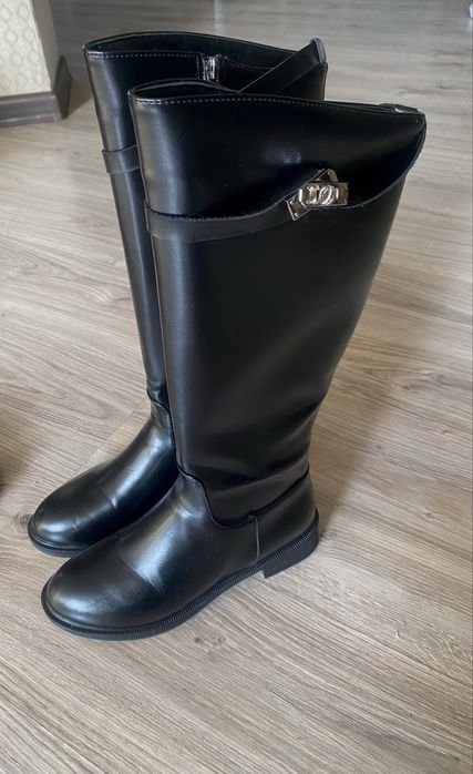 трендовые сапоги-трубы