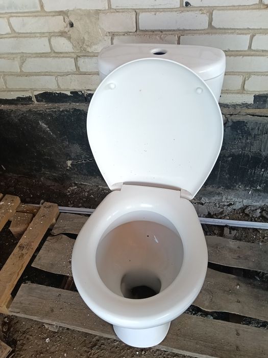 Продам унитаз в хорошем состоянии