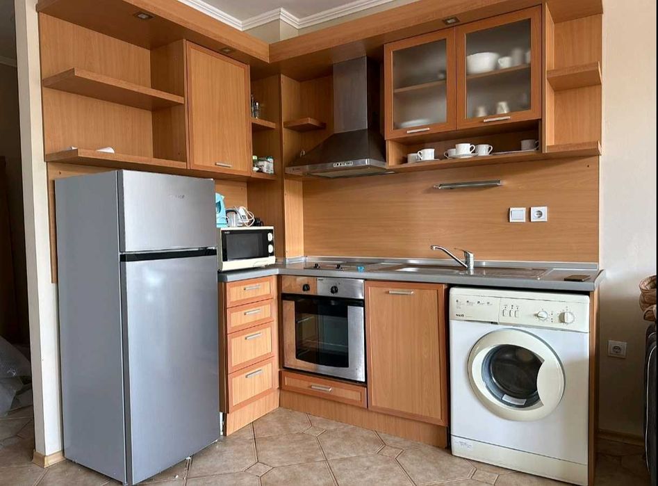 Дава се под наем Тристаен апартамент в к.к. Слънчев бряг - 80 кв.м за 530 € - Снимка #2