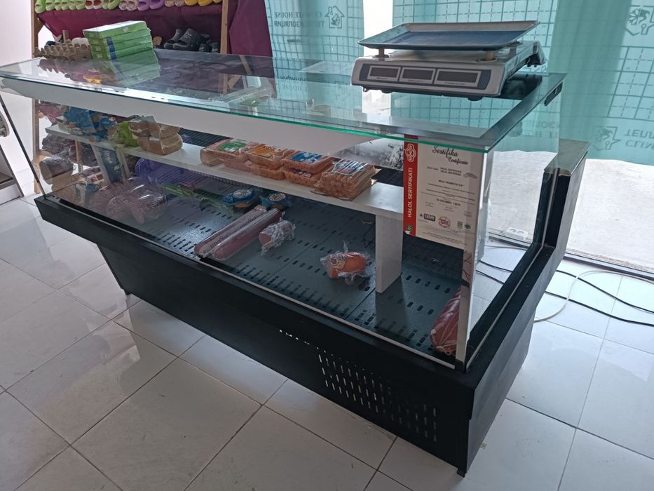 Vitrinali kolbasa xolodilnik