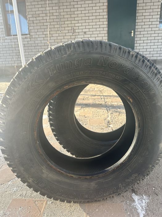 Продам шины состояние отличное безкамерка