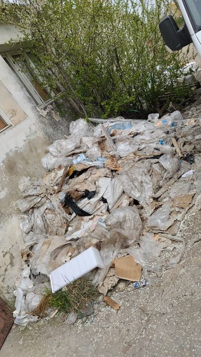 Ridic deșeuri și saci cu moloz din construcții