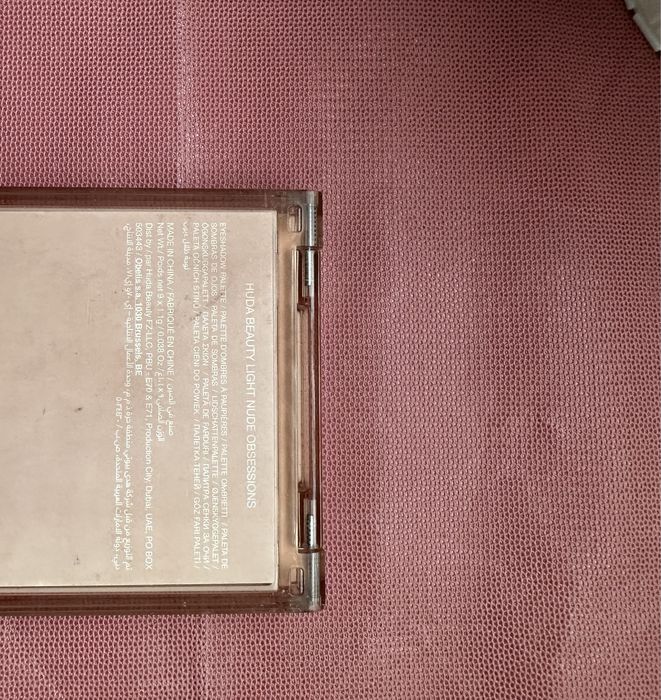 Палетка теней HUDA BEAUTY