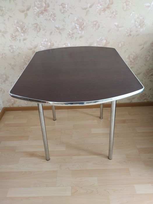 Продам кухонный стол