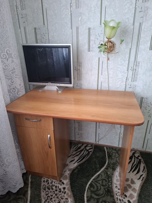 Детский письменный стол