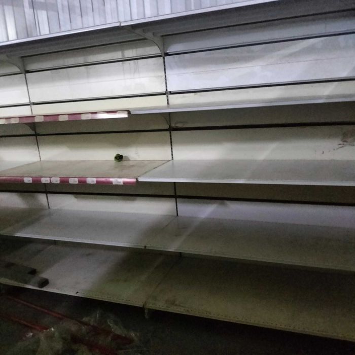 Витрина полька для магазина